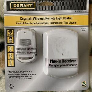 Defiant 1-Outlet Light Control Receiver with Transmitter and Keychain Remote